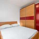 Sea View Apartment - Roberto