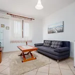 Sea View Apartment - Roberto